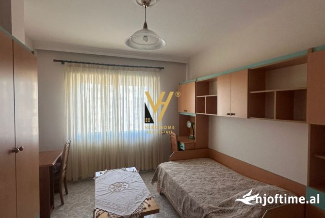 Shtepi ne shitje Apartament ne Tirane, 2+1, Mobilimi E mobiluar, Pagesa 216,000  Euro.