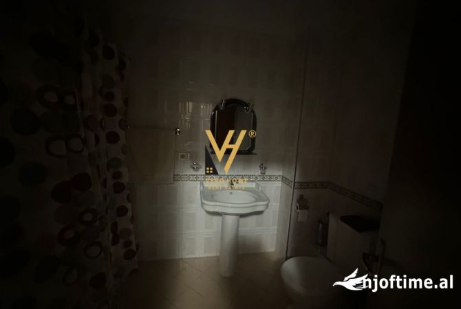 Shtepi ne shitje Apartament ne Tirane, 2+1, Mobilimi E mobiluar, Pagesa 216,000  Euro.