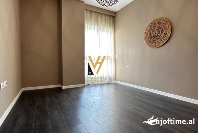 Shtepi ne shitje Apartament ne Tirane, 1+1, Mobilimi Bosh, pa mobiluar, Pagesa 178,000  Euro.