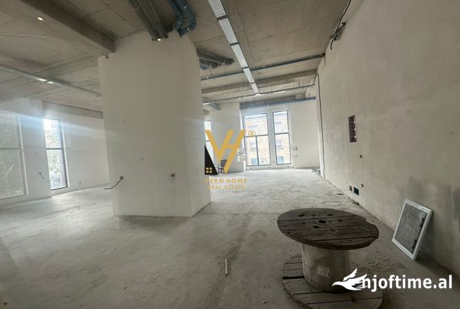 JEPET AMBIENT BIZNESI 600M2 ME QERA TE RRUGA E KAVAJES 10.800 EURO