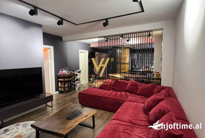 Shtepi ne shitje Apartament ne Tirane, 2+1, Mobilimi E mobiluar, Pagesa 220,000  Euro.