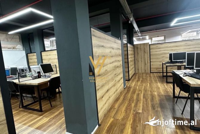 JEPET ZYRE 300 M2 ME QERA TE RRUGA E KAVAJES 2.800 EURO