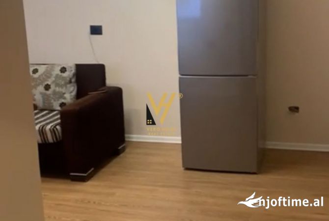 JEPET ZYRE 80 M2 ME QERA TE 21 DHJETORI 650 EURO