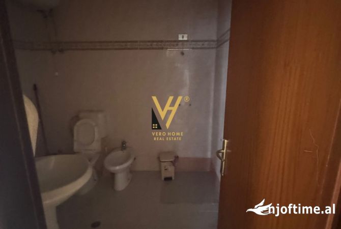 JEPET ZYRE OPEN SPACE 115 M2 ME QERA NE BLLOK 1.100 EURO