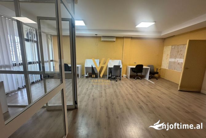 JEPET ZYRE OPEN SPACE 115 M2 ME QERA NE BLLOK 1.100 EURO