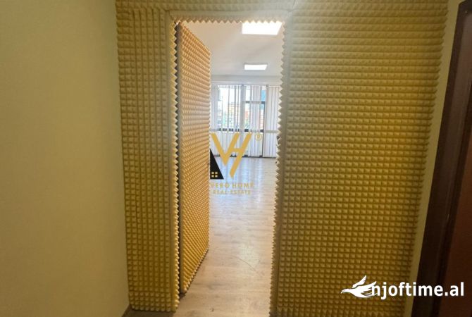 JEPET ZYRE OPEN SPACE 115 M2 ME QERA NE BLLOK 1.100 EURO