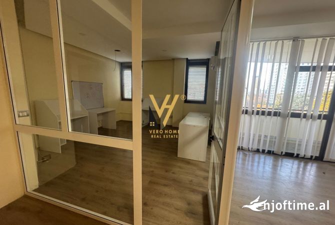 Ambient biznesi me qera 3+1 ne Tirane - 1,100 Euro