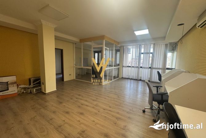 Ambient biznesi me qera 3+1 ne Tirane - 1,100 Euro