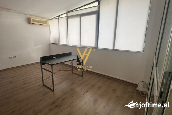 JEPET ZYRE OPEN SPACE 320 M2 ME QERA NE BLLOK 3.200 EURO