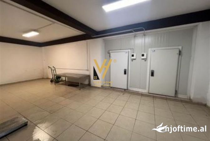 Ambient biznesi me qera 4+1 ne Tirane - 1,000 Euro