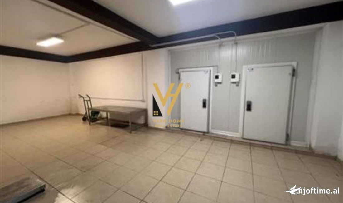 JEPEN 3 DHOMA FRIGORIFERIKE 200M2 ME QERA TE LIQENI I THATE 1.000 EURO