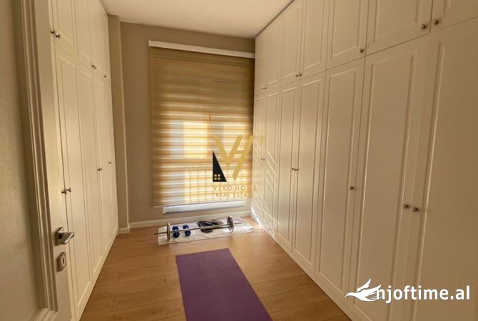 Shtepi me qera Apartament ne Tirane, 4+1, Mobilimi E mobiluar, Pagesa 1,200  Euro.