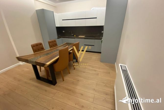Shtepi me qera Apartament ne Tirane, 4+1, Mobilimi E mobiluar, Pagesa 1,200  Euro.