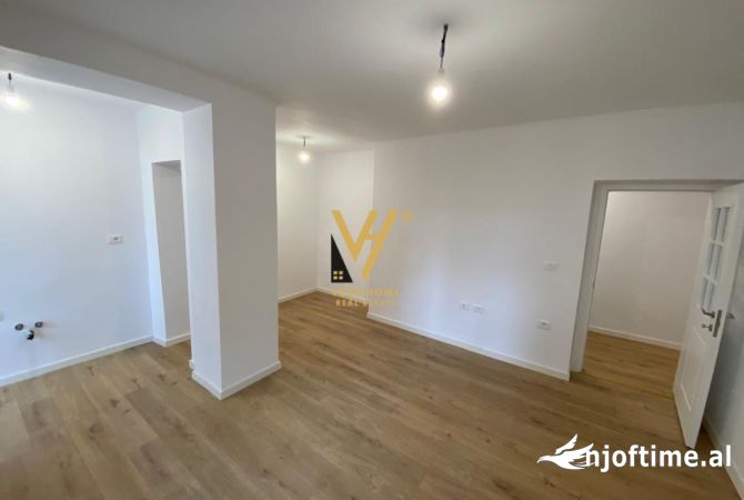 Shtepi ne shitje Apartament ne Tirane, 2+1, Mobilimi Bosh, pa mobiluar, Pagesa 185,000  Euro.