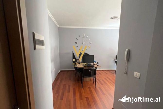 Ambient biznesi me qera 3+1 ne Tirane - 1,200 Euro
