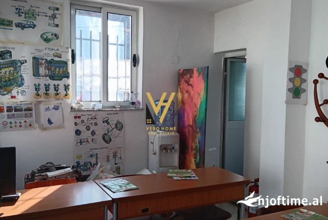 SHITET DYQAN 50 M2 TE RRUGA XHANFIZE KEKO 120.000 EURO