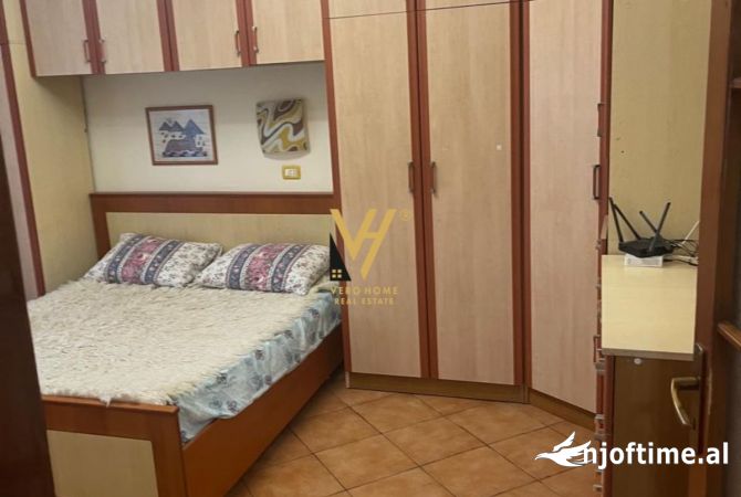 Shtepi ne shitje Apartament ne Tirane, 3+1, Mobilimi E mobiluar, Pagesa 142,000  Euro.