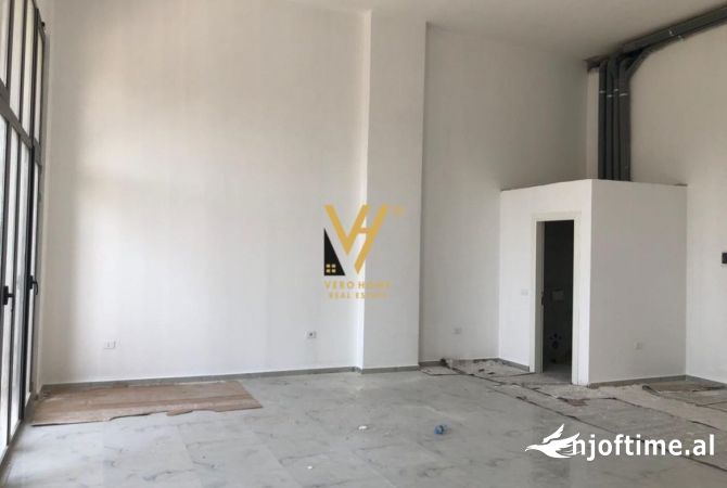 JEPET AMBIENT KOMERCIAL 88 M2 ME QERA NE XHAMLLIK 600 EURO