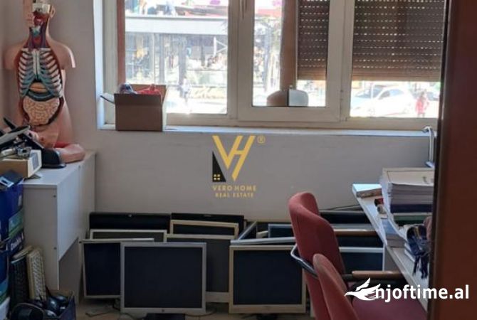 Ambient biznesi me qera 3+1 ne Tirane - 700 Euro