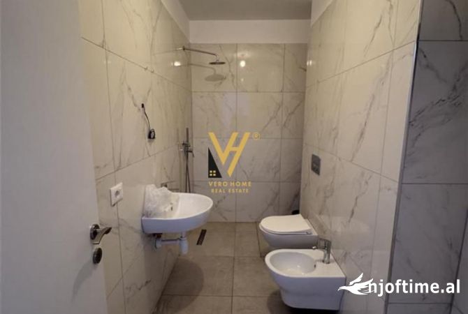 Ambient biznesi me qera 3+1 ne Tirane - 450 Euro