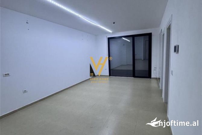 Ambient biznesi me qera 3+1 ne Tirane - 450 Euro