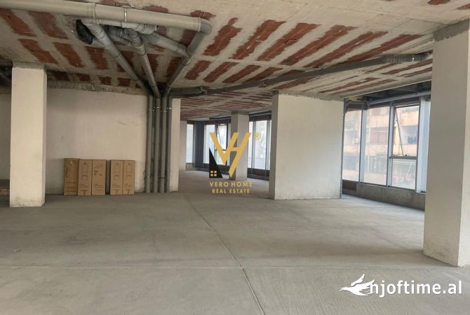 SHITET AMBJENT KOMERCIAL 500 M2 TE UNAZA E RE 600.000 EURO