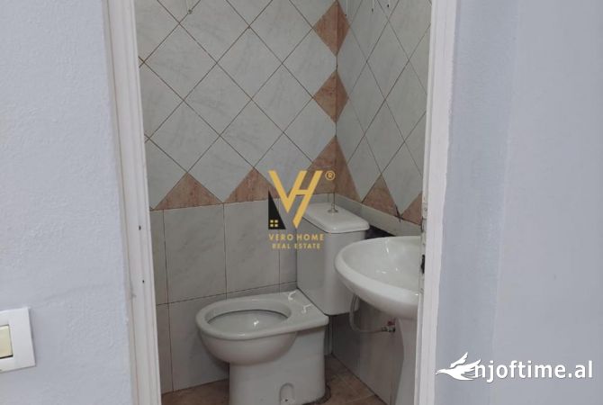 Ambient biznesi me qera 1+1 ne Tirane - 30,000 Leke
