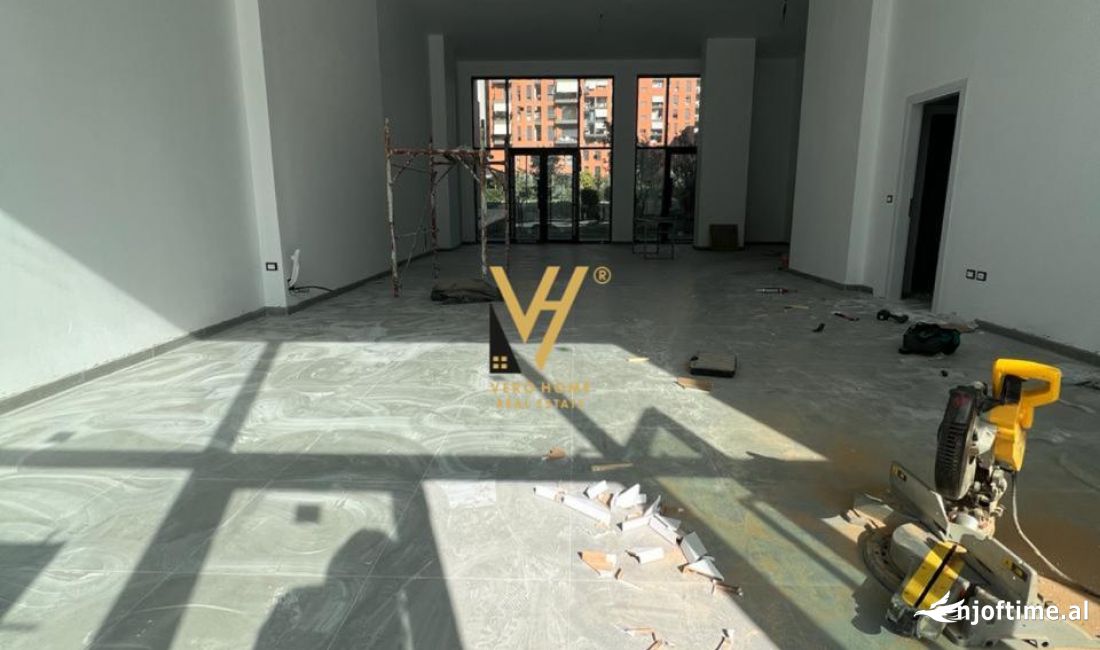 JEPET AMBIENT BIZNESI 131 M2 ME QERA TEK KOMPLEKSI ZIRKON 2.000 EURO