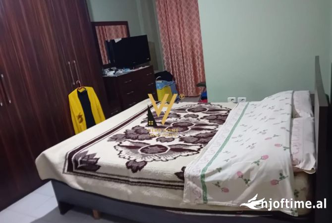 Shtepi ne shitje Apartament ne Tirane, 2+1, Mobilimi E mobiluar, Pagesa 155,000  Euro.