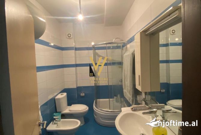Shtepi ne shitje Apartament ne Tirane, 2+1, Mobilimi E mobiluar, Pagesa 155,000  Euro.