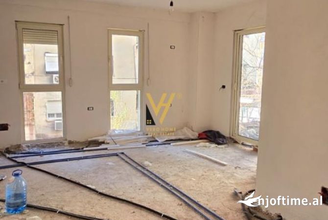 Shtepi ne shitje Apartament ne Tirane, 2+1, Mobilimi Bosh, pa mobiluar, Pagesa 179,000  Euro.