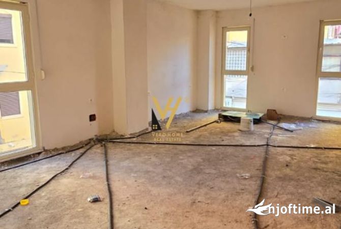 Shtepi ne shitje Apartament ne Tirane, 2+1, Mobilimi Bosh, pa mobiluar, Pagesa 179,000  Euro.