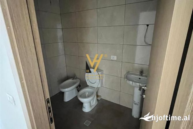 Ambient biznesi me qera 3+1 ne Tirane - 35,000 Leke