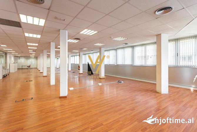 Ambient biznesi me qera 3+1 ne Tirane - 2,500 Euro