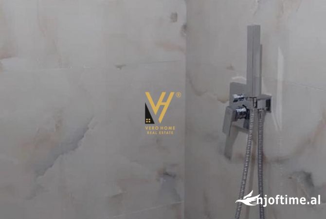 JEPET ZYRE 80 M2 ME QERA TE ARLIS , RRUGA E DIBRES 520 EURO PERFSHIRE ADMINISTRIMI 