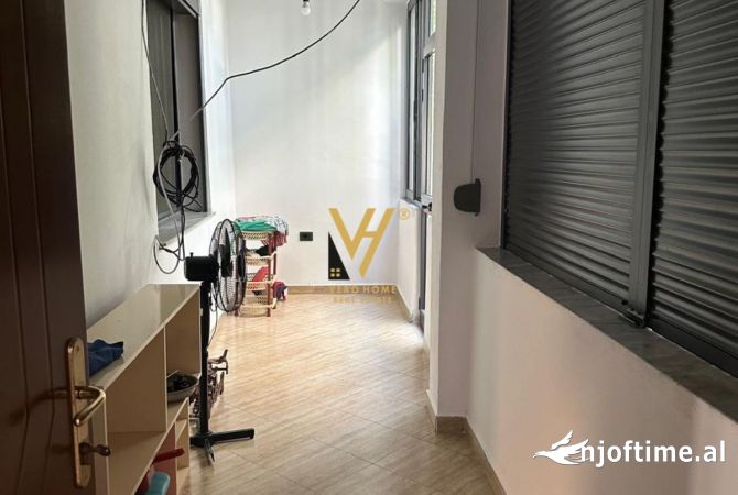 Shtepi ne shitje Apartament ne Tirane, 2+1, Mobilimi Bosh, pa mobiluar, Pagesa 80,000  Euro.