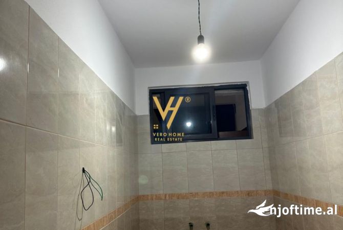 Shtepi ne shitje Apartament ne Tirane, 2+1, Mobilimi Bosh, pa mobiluar, Pagesa 80,000  Euro.