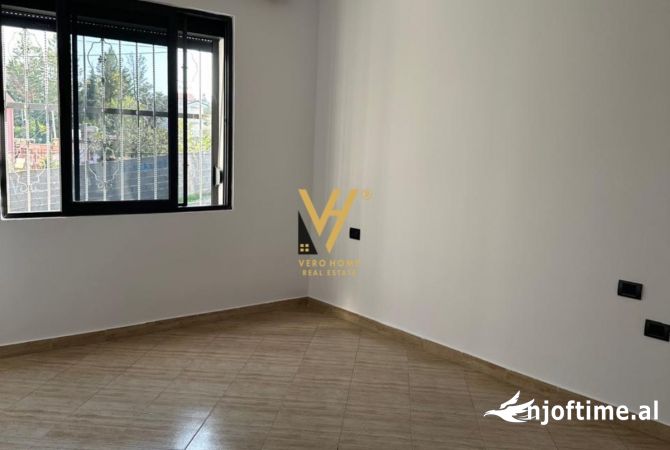 Shtepi ne shitje Apartament ne Tirane, 2+1, Mobilimi Bosh, pa mobiluar, Pagesa 80,000  Euro.
