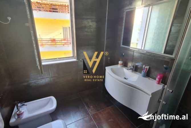 Shtepi me qera Apartament ne Tirane, 2+1, Mobilimi E mobiluar, Pagesa 700  Euro.