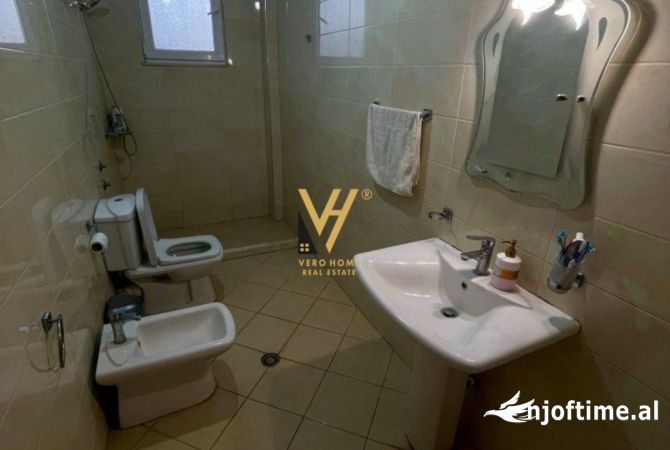 Shtepi me qera Vila Luksoze ne Tirane, 5+1, Mobilimi E mobiluar, Pagesa 2,500  Euro.