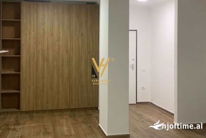 Ambient biznesi me qera 3+1 ne Tirane - 1,000 Euro