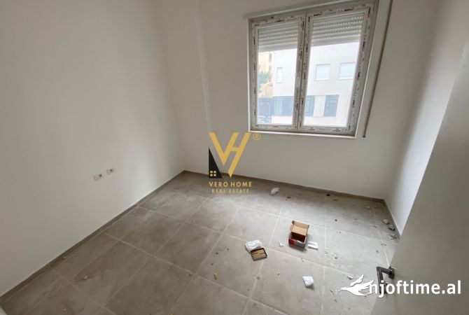 Ambient biznesi me qera 3+1 ne Tirane - 1,000 Euro