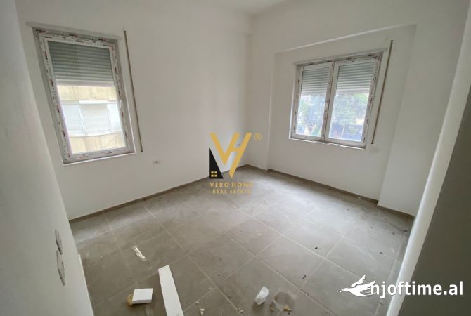 Ambient biznesi me qera 3+1 ne Tirane - 1,000 Euro