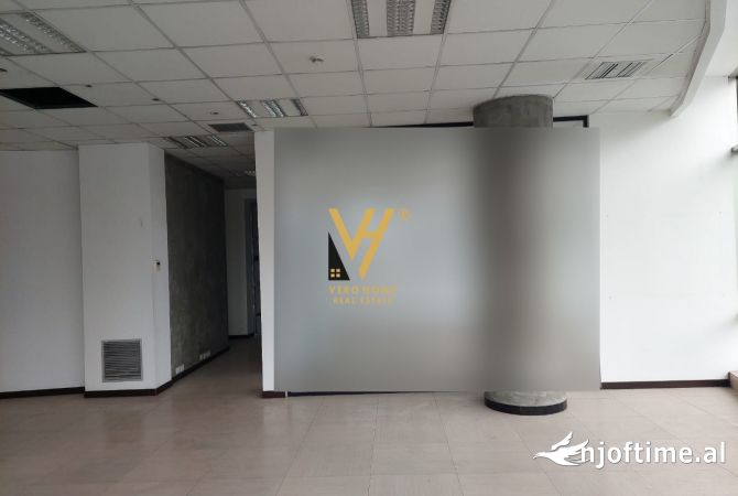 Ambient biznesi me qera 3+1 ne Tirane - 2,800 Euro