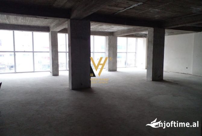 Ambiente Commerciale in Vendita 1+1 a Fier - 600,000 Euro