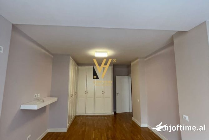 JEPET ZYRE 145 M2 ME QERA TE KOPSHTI ZOOLOGJIK 950 EURO