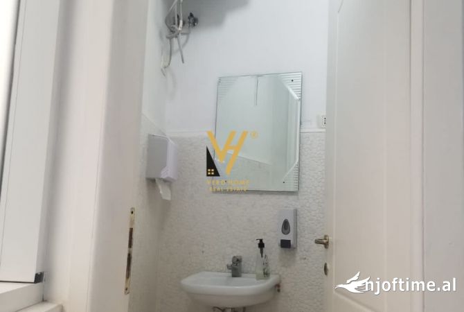 Ambient biznesi me qera 3+1 ne Tirane - 790 Euro