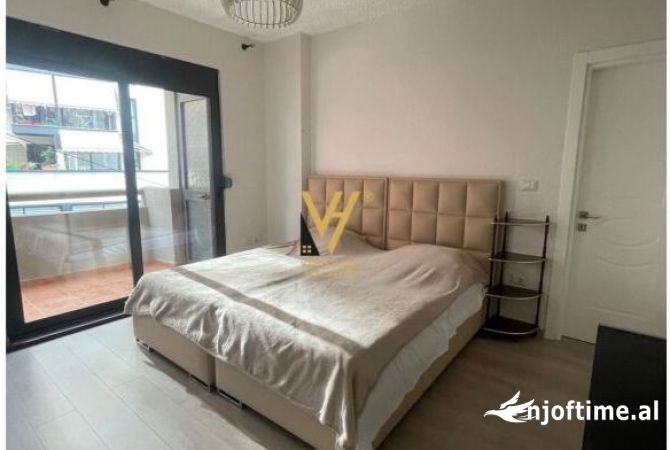 Shtepi me qera Apartament ne Tirane, 3+1, Mobilimi E mobiluar, Pagesa 1,200  Euro.