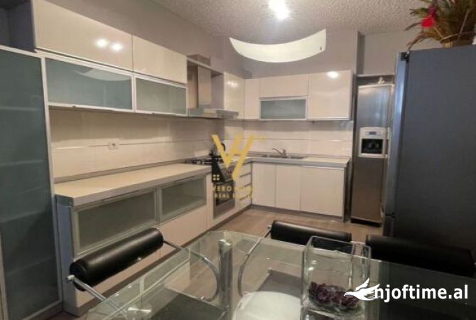 Shtepi me qera Apartament ne Tirane, 3+1, Mobilimi E mobiluar, Pagesa 1,200  Euro.