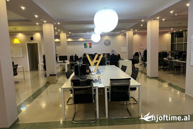 Ambient biznesi me qera 3+1 ne Tirane - 1,900 Euro